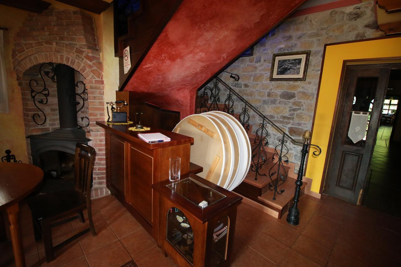 Hotel La Carasca Orlé Buitenkant foto